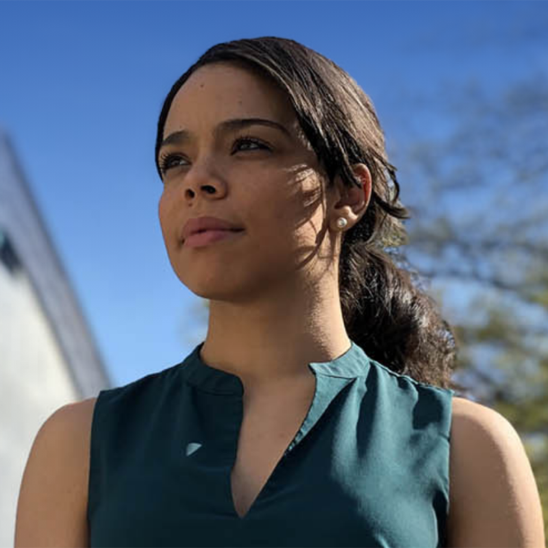 Volunteer to help Pierina Sanchez